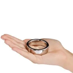 Schneider & Triburtius Rubber Malesation Metalen Cockring -Sexy lingerie Verkoop 15179 malesation metal penisring 05 hand q100