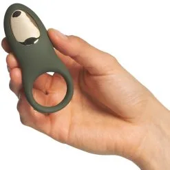 Sinful Love Buzz Army Green Vibrerende Cockring Met Afstandsbediening 14 Sinful Love Buzz Army Green Vibrerende Cockring Met Afstandsbediening -Sexy lingerie Verkoop 26999 sinful love buzz vibrerende penis ring opladelig og fjernbetjent army 50 hand q100